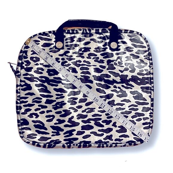 BETSEYVILLE BETSEY JOHNSON Metallic Silver & Black Leopard Padded Laptop Case - Picture 9 of 9